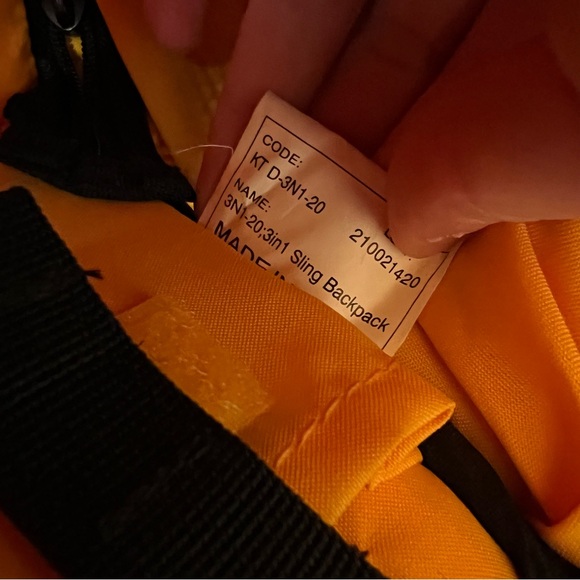 Kata 3in1 - 20 Sling Backpack Medium Black Camera Bag Fits D-SLR Camera 5 Lenses - Picture 10 of 16